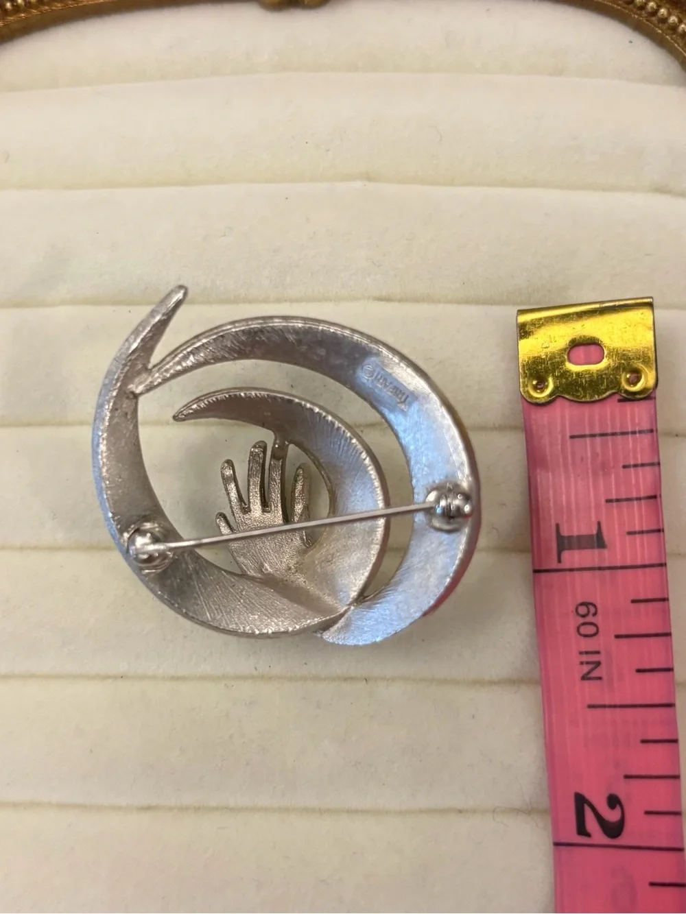 Crown Trifari Vintage Silver Tone Swirl Textured Brooch‎ Pin Office Formal